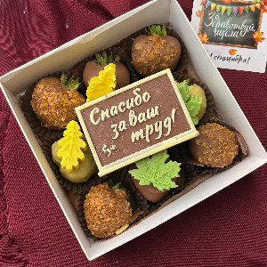 Strawberries in Chocolate "Autumn Thanks" with Decoration with delivery Saint Petersburg