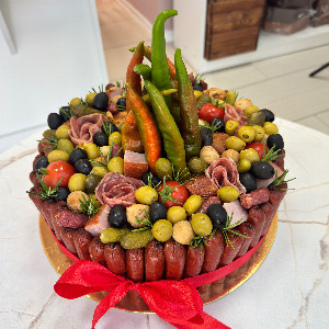 Торт "Игра престолов" с мясными закусками с доставкой в Севастополе