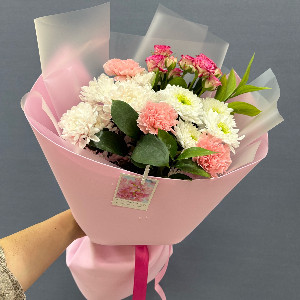 Bouquet "Pink Dawn" with Chrysanthemums and Dianthus with delivery Kursk