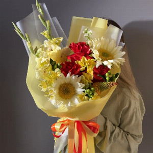 Sunny Paradise Bouquet with Roses, Sunflowers and Gladiolus with delivery Kaliningrad