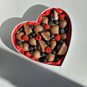 "Raspberry Paradise" Chocolate Strawberries with delivery Nizhniy-Novgorod