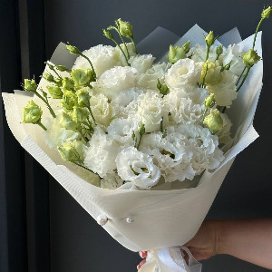 White September Bouquet with Lisianthus with delivery Simferopol