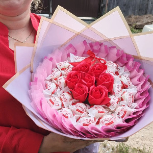 Букет "Для учителя" с конфетами Рафаэлло и мыльными розами