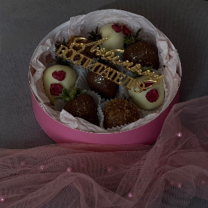 Chocolate-Covered Strawberries "Favorite Educator" in a Round Box with delivery Tyumen