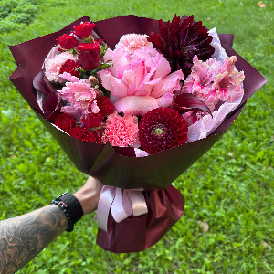 Olympia Bouquet with Roses and Dahlias with delivery Tyumen