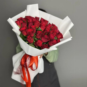 Rose Bouquet "Scarlet Stream" with delivery Ufa