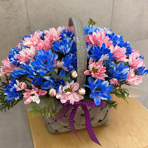Chrysanthemum Arrangement "Bright Contrast" with delivery Belgorod