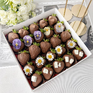 "Flower Meadow" Chocolate Strawberries with delivery Saint Petersburg