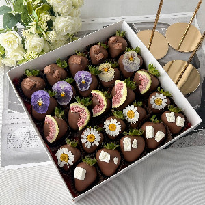 "Flower Garden" Chocolate Strawberries with delivery Saint Petersburg