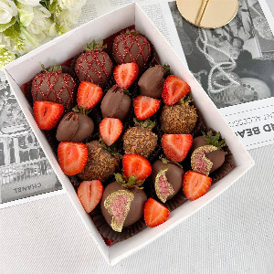 "Romantic Tango" Chocolate Strawberries with delivery Saint Petersburg