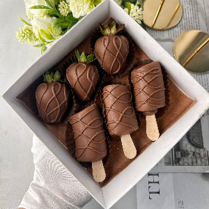 "Milky Passion" Chocolate Strawberries with delivery Saint Petersburg