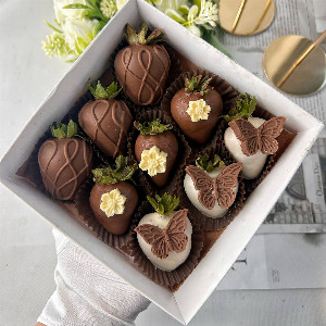 "Butterfly Garden" Chocolate Strawberries with delivery Saint Petersburg
