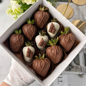 "Chocolate Mosaic" Chocolate Strawberries with delivery Saint Petersburg