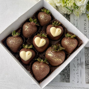 "Milky Delight" Chocolate Strawberries with delivery Saint Petersburg