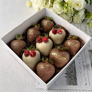 "Summer Kiss" Chocolate Strawberries, 9 Pieces with delivery Saint Petersburg