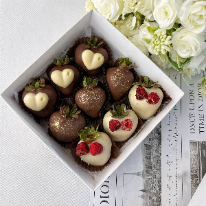"Raspberry Light" Chocolate Strawberries, 9 Pieces with delivery Saint Petersburg