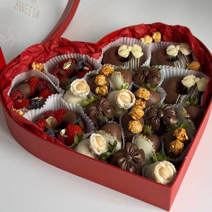 "Lavelle" Heart Shaped Chocolate Strawberries with delivery Kazan