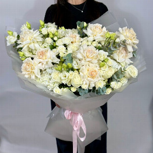 "Blooming Garden" Bouquet with Roses and Hydrangeas with delivery Vladimir