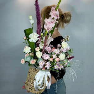 "Ocean of Tenderness" Arrangement with Gladiolus with delivery Vladimir