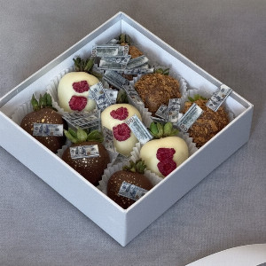 "Winds of Fortune" Chocolate-Covered Strawberries with delivery Tyumen
