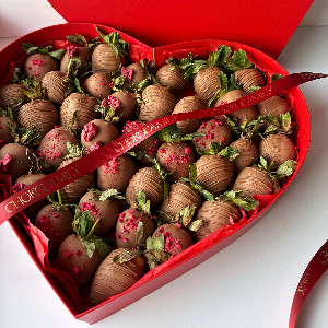 Chocolate Strawberries "Big Heart" with delivery Volgograd