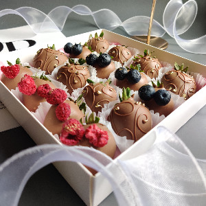 Chocolate-Covered Strawberries "Splendor" with delivery Vladikavkaz