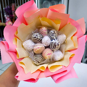 Chocolate Strawberry Bouquet "Berry Accent" with delivery Kaliningrad