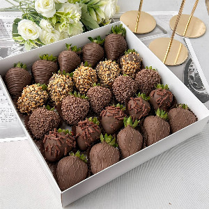 Chocolate-Covered Strawberries "Berry in Velvet" with delivery Saint Petersburg