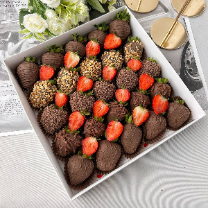 Chocolate-Covered Strawberries "Sweet Bite" with delivery Saint Petersburg