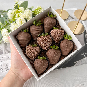 Chocolate-Covered Strawberries "Strawberry Prestige" with delivery Saint Petersburg