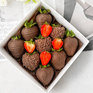 Chocolate-Covered Strawberries "Sweet Occasion" with delivery Saint Petersburg