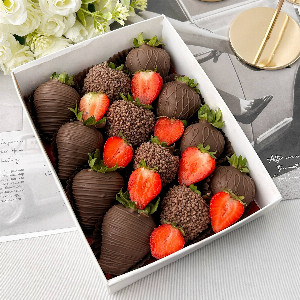 Chocolate-Covered Strawberries "Berry Boutique" with delivery Saint Petersburg