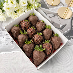 Chocolate-Covered Strawberries "Creative Boom" with delivery Saint Petersburg