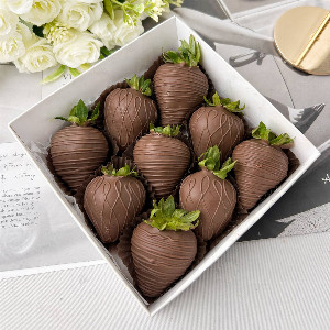 Chocolate-Covered Strawberries "Sweet Moment" with delivery Saint Petersburg