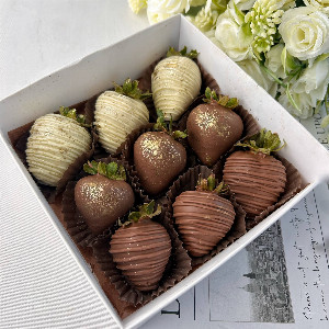 Chocolate-Covered Strawberries "For the Tender One" with delivery Saint Petersburg