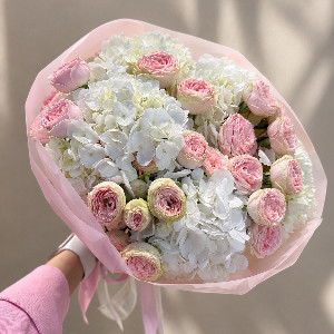 Bouquet "Roses in White Clouds" with delivery Moscow