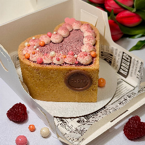 Bento Cake "Raspberry Heart" with delivery Saint Petersburg