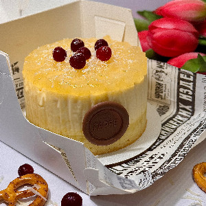 Bento Cake "Pear Blondie" with delivery Saint Petersburg