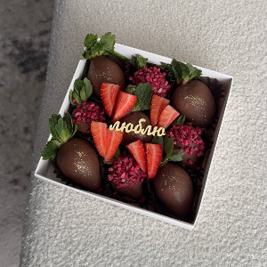 Chocolate Strawberries "A Tender I Love You" with delivery Kaliningrad