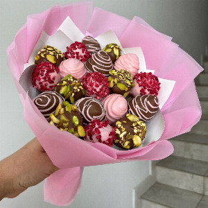 Strawberry Bouquet "Sweet Day" with delivery Samara