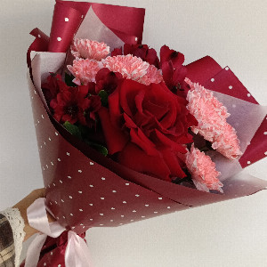 Bouquet "Burgundy Accent" with delivery Stary-Oskol