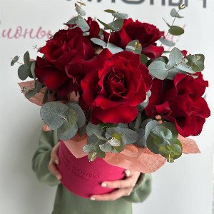 Rose Arrangement "Velvet Gesture" with delivery Ufa