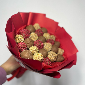 Strawberry Bouquet "Warm Confession" with delivery Samara