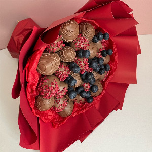 Strawberry Bouquet "Strong Feeling" with delivery Samara