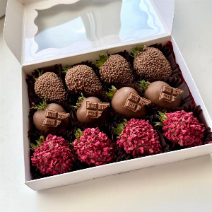 Chocolate Strawberries "Three Moods" with delivery Chelyabinsk