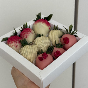 Chocolate Strawberries "Pink Tenderness" with delivery Kaliningrad