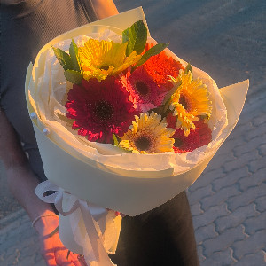 Bouquet "Circle of Sunshine" with delivery Barnaul