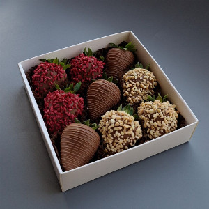 Chocolate Strawberries "Three Harmonies" with delivery Kaliningrad