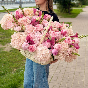 Композиция "Розовый горизонт" с гортензией