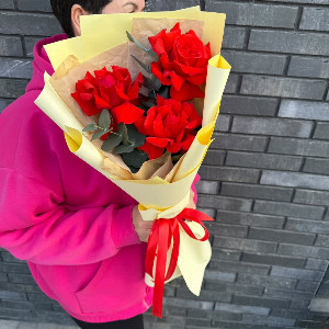 "Scarlet Flame" Bouquet with delivery Tyumen